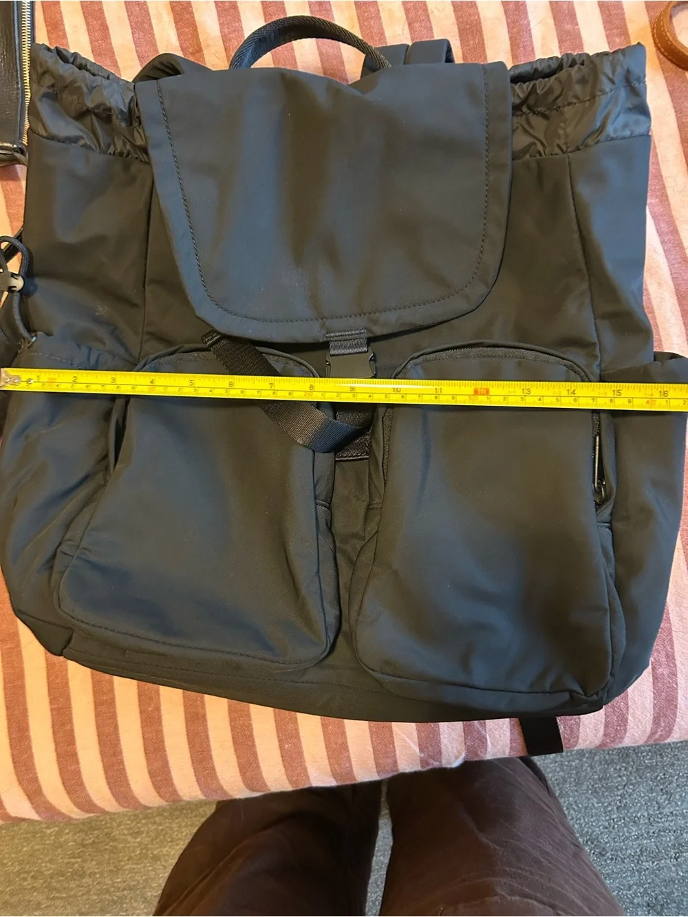 Away minimalist black